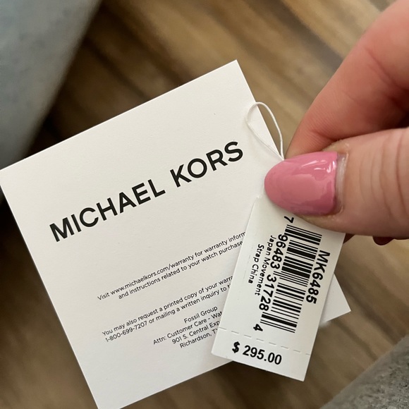 NWT Michael Kors Rose Gold Watch - Picture 3 of 10